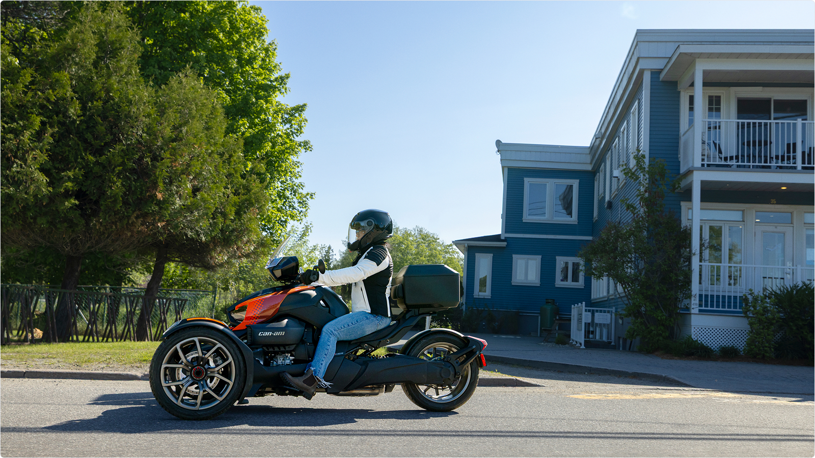 Can-Am Ryker 2026 en action sur route